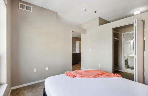 CozySuites Mill District with pool, gym #11 - Foto 4