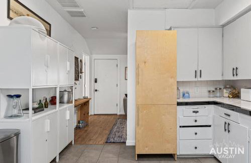 Walk to E. Austin Hotspots 2BR 1BA w Parking Dog-Friendly By Austin Vacay - Foto 24
