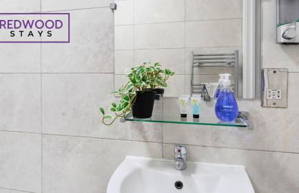 Everest Lodge Serviced Apartments for Contractors & Families, Free WiFi & Netflix By Redwood Stays - Foto 74