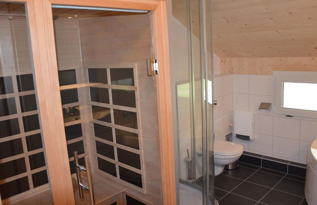 Spacious Chalet With IR Sauna and Whirlpool - Foto 10