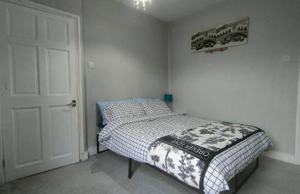 Comfortable Home Away From Home - Photo 30