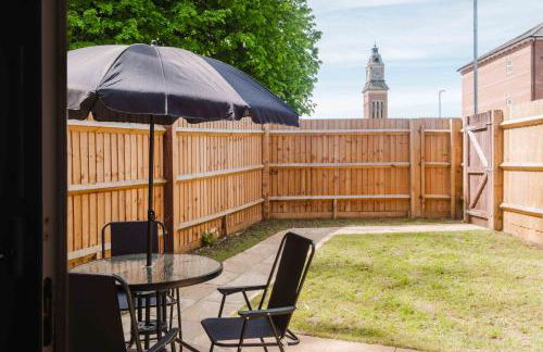 Modern and Comfortable Home away from Home - Photo 59