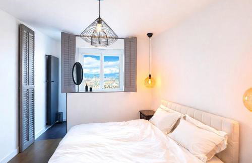 City Centre Roof Terrace Penthouse with Parking - Photo 25