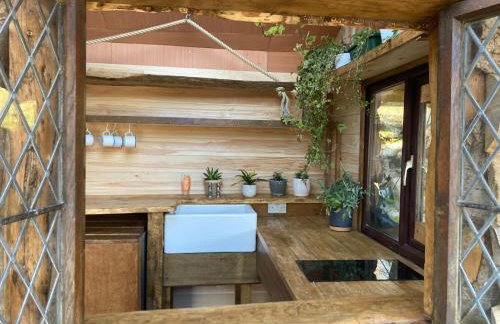 Wood Cabin & 4 Large Bell Tents - Hapus Hideaway - Foto 27