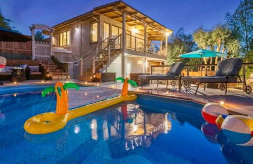 Majestic 5BR Villa with Guesthouse, Pool & Spa - Foto 3