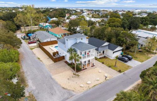 Lion of the Beach - Photo 32