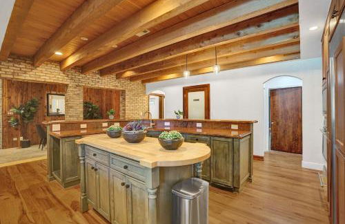 8BR Gem With Pool, Lake View & Tons of Amenities! - Foto 46