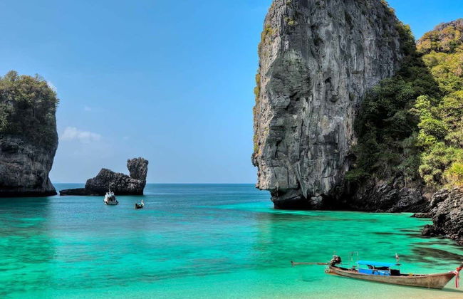 Tour delle isole Phi Phi in motoscafo - Foto 1