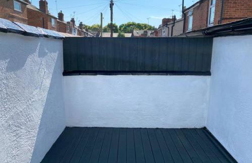 "Honeysuckle House Chester" by Greenstay Serviced Accommodation - Large 3 Bed House, Sleeps 6, Perfect For Contractors, Business Travellers, Families & Groups - Photo 34