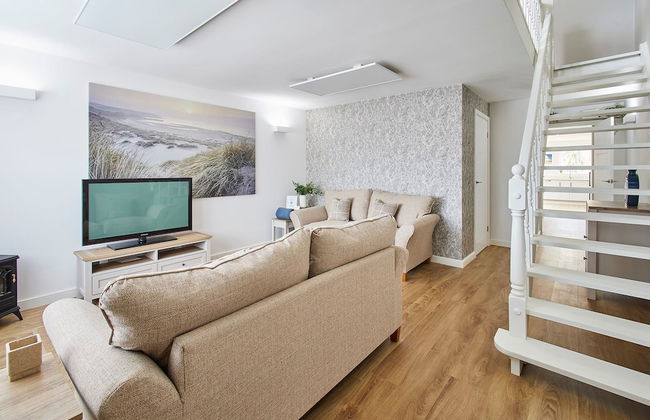 Host Stay Emilyn House - Photo 26