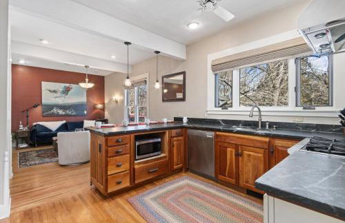 City Park Charm - Vintage Home with Modern Comforts - Foto 29