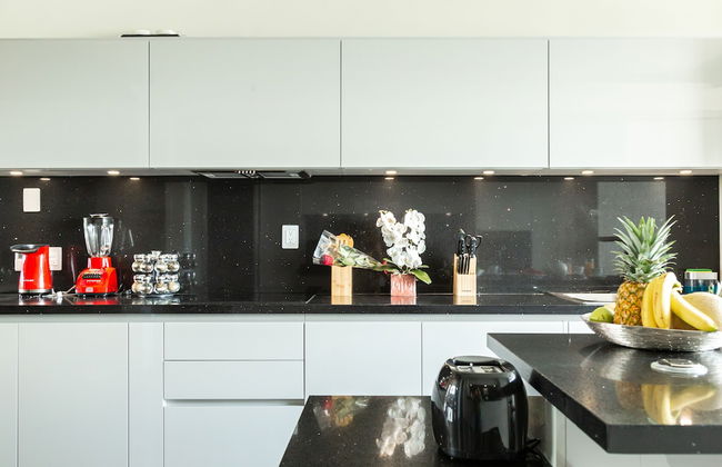 Fabulous & Exclusive Apartments With Sea View Pool BBQ Garden - Photo 13