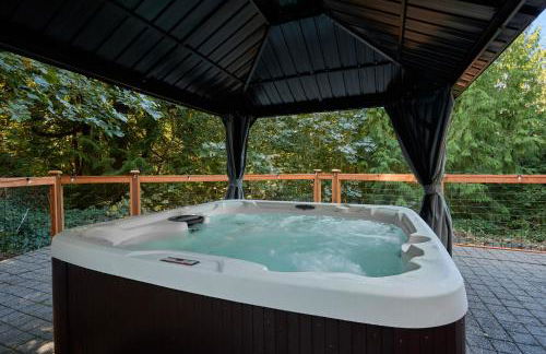 Cascadia Family Mansion, Hot Tub, Game Room, Gym! - Foto 45