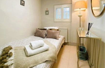 Beautiful Immaculate Aldeburgh cottage, free parking, sunny outdoor space, dog friendly - perfect for Spring seaside escapes - Foto 9