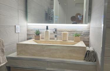 Elegant Apartment with Sea View and Swimming pool - Photo 23