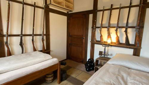 Ausgefallenes Ferienhaus WAFFENKAMMER im Rittergut Leppersdorf für 7 Personen - Foto 2