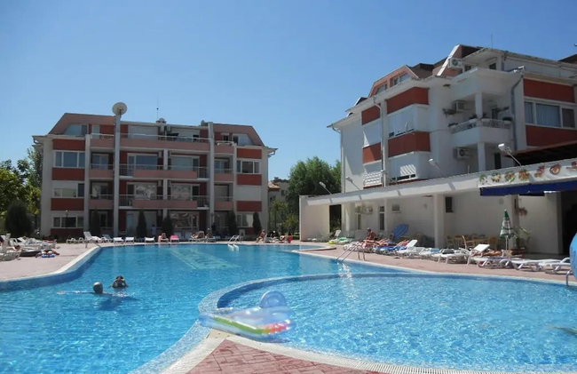 Studio - Sleeps 4 & Access to Pools - Photo 11