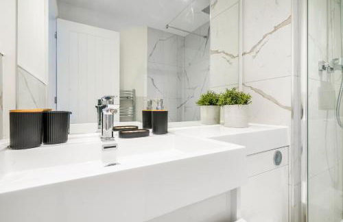 Central Gravesend 1BR, Kitchen, Wi-Fi, Sleeps 2, Parking - Foto 30