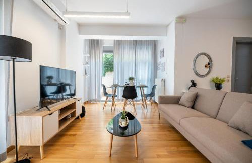 Chic 1BR Apartment in Neo Psichiko - Photo 2