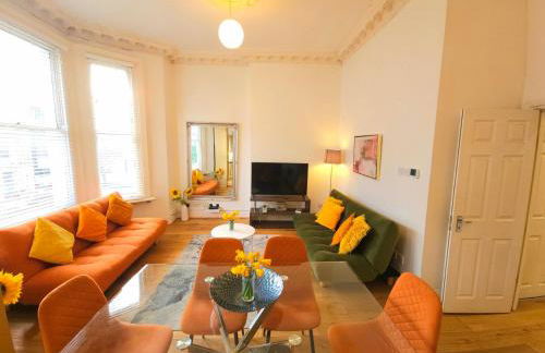Charming Home with Private Balcony, on 1st floor, with 2 Bathrooms, 3 min walk to Earl's Court Station - Photo 10