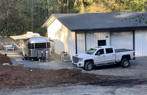 Huge Airstream is Perfect for a Family Getaway - Foto 15