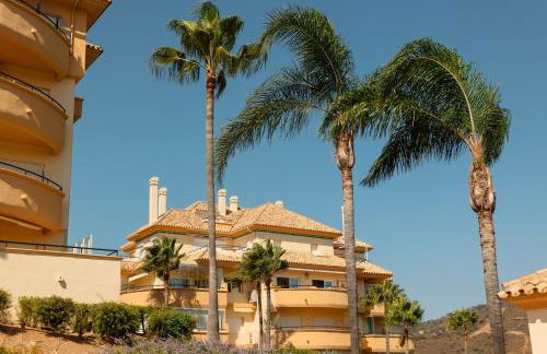 Luxurious frontline golf apartment in Elviria - Photo 48