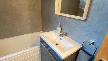 Comfortable 2 bedroom home from home with parking - Foto 2