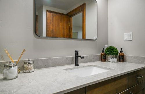 #1Condo Glacier Resort Pool Golf HotTub Sauna Gym - Foto 16