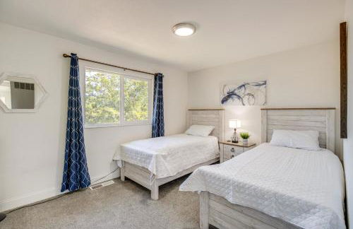 Relax Fireside and Play Pool! Home 4 Mi to Dtwn Reno - Foto 3