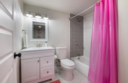 Mid-Century Modern Home - Hot Tub and Game Room - Foto 22