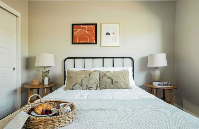 Daisy by Avantstay Modern Home w/ Spacious Backyard, Pool & Table Tennis - Foto 7