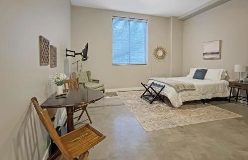 Modern Industrial Apartment with Skywalk - Foto 3