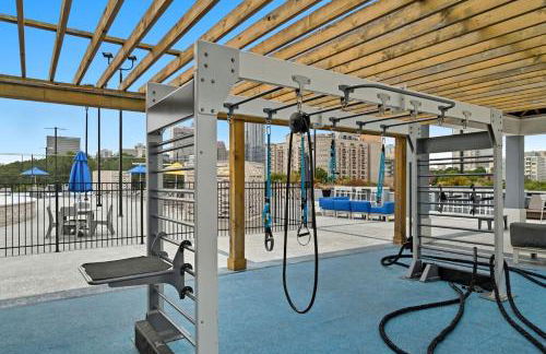 Luxury King Bed Suite - Pool - Gym - Parking - Foto 31