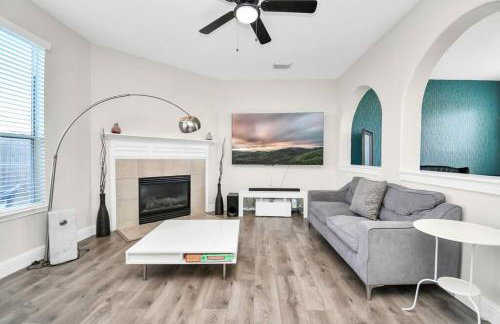 Tranquil 4-BR Oasis With Pool & Backyard Bliss! - Foto 39