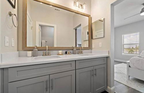 Modern Beach House with Fire Pit and Swimming Pool - Foto 22