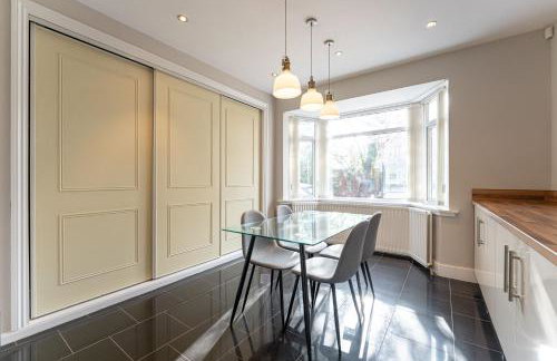 Large Home near Edgbaston Stadium, UOB & QE hospital sleeps 6 - Foto 39