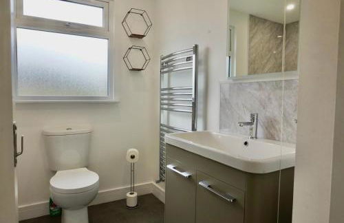 Castle View Chalet by Clonlum Cottages - Foto 6