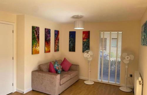 Homely & Warm Trumpington House w Parking, 5 mins drive to Bio Medical Campus, Addenbrooke's & Papworth hospitals - Foto 6