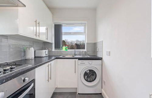 Centrally Located 4BR House By Hyped Properties Short Term Rental Agency With Free Parking Wolverhampton - Foto 40