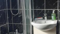 Our Guests Are Royal (EL) Wellingborough - Foto 4