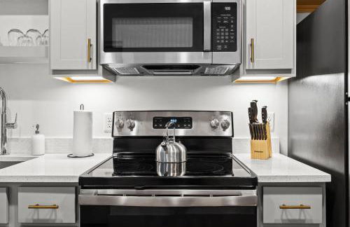 Chic and Comfy Unit w Free Parking Medical District - Foto 17