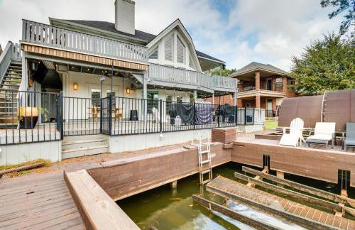 Dock and Outdoor Entertainment Home on Lake Conroe - Photo 32