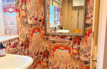 Charming Surrey Cottage perfect for Autumn or Winter gatherings - Photo 8