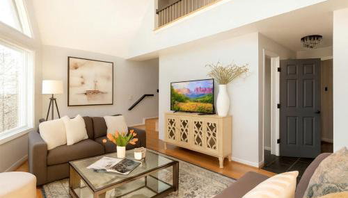 Waterfront Retreat with Spectacular Interior, Jacuzzi and Game Room in NC - Foto 1