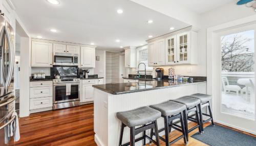 Seaside Serenity Steps to Beach Deck & Porch - Foto 3