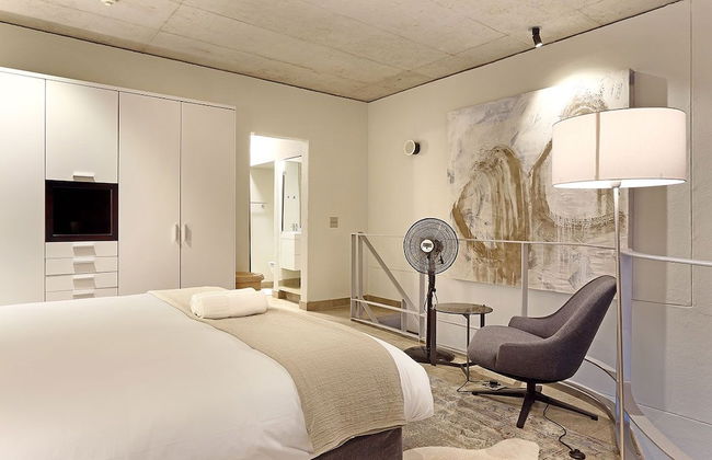 Metropolis 1108 - Adults Only - Photo 2