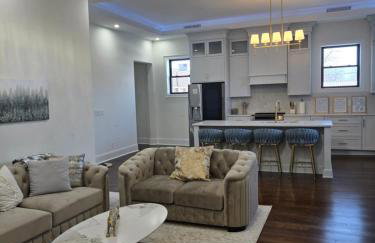 The Luxe Building- 2 Bedroom Apartment in Metropolis - Photo 30