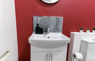 3 Bedroom Home Free Parking & WiFi Contractors Welcome! - Foto 16