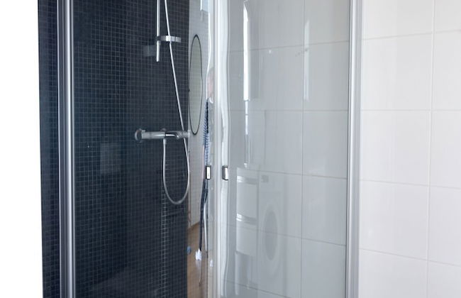 2ndhomes Central 1BR Apartment w Balcony - Foto 16