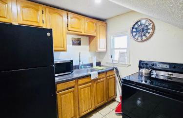 Suites on East Side near Whole Foods, Brown University, Miriam Hospital, MBTA, Downtown, - Photo 27